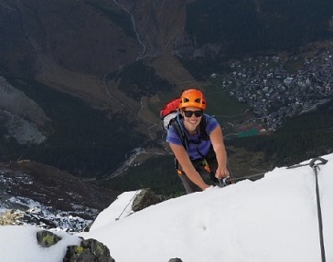 Jakie są środki ochrony indywidualnej alpinisty przemysłowego?